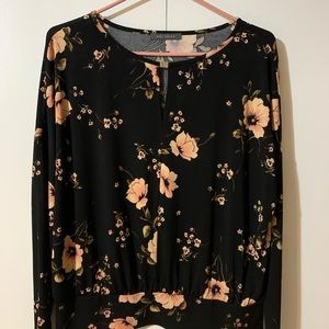 Suzy Shier floral top size medium